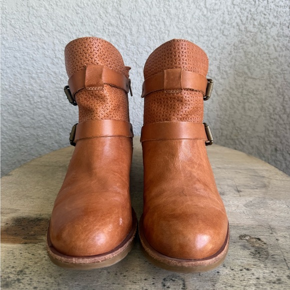 Sofft Baywood Brown Textured Ankle Booties - Picture 2 of 7